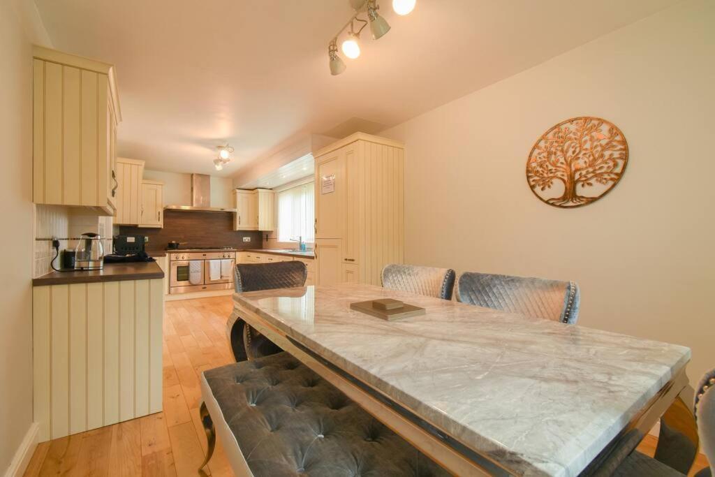 Luxurious & Tranquil Riverside Getaway Great Harwood Bagian luar foto