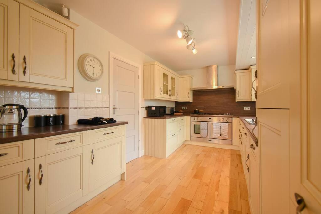 Luxurious & Tranquil Riverside Getaway Great Harwood Bagian luar foto