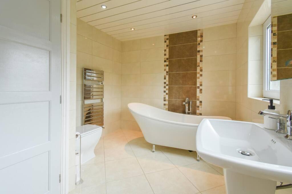 Luxurious & Tranquil Riverside Getaway Great Harwood Bagian luar foto