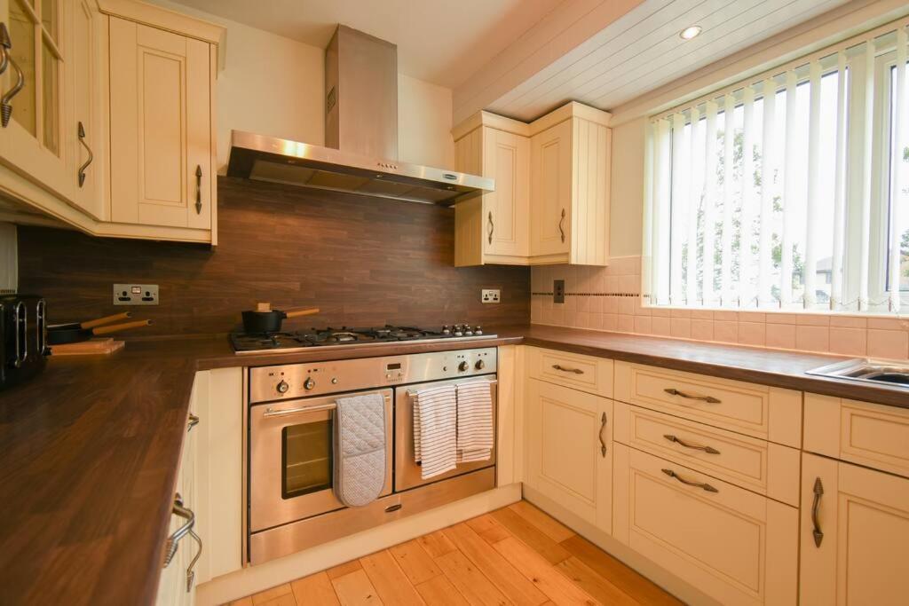 Luxurious & Tranquil Riverside Getaway Great Harwood Bagian luar foto