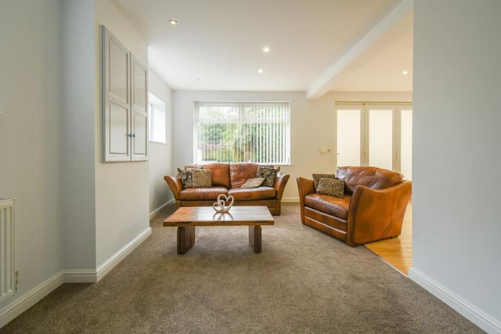 Luxurious & Tranquil Riverside Getaway Great Harwood Bagian luar foto