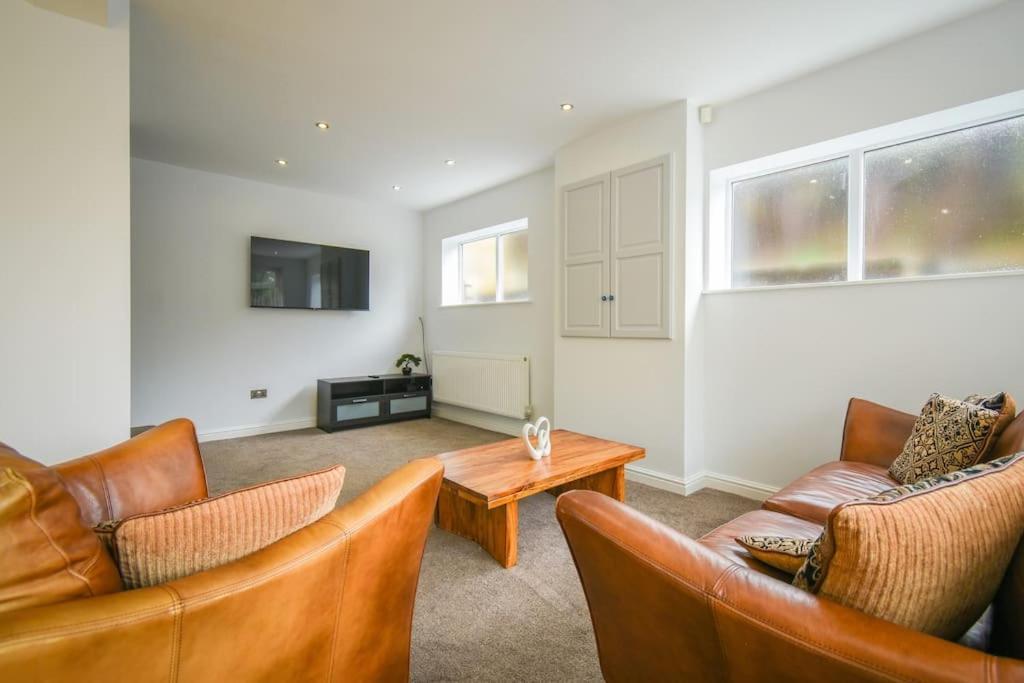Luxurious & Tranquil Riverside Getaway Great Harwood Bagian luar foto