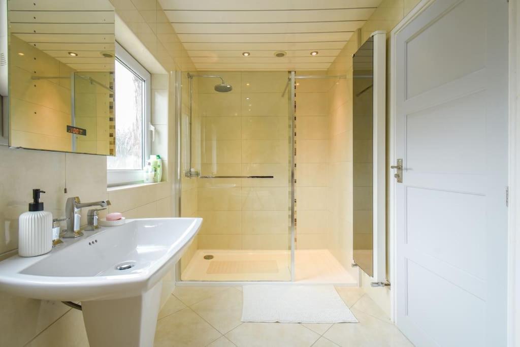 Luxurious & Tranquil Riverside Getaway Great Harwood Bagian luar foto