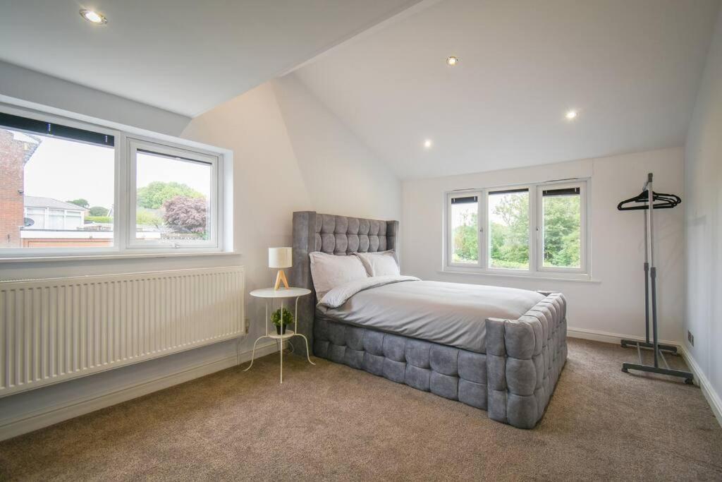 Luxurious & Tranquil Riverside Getaway Great Harwood Bagian luar foto
